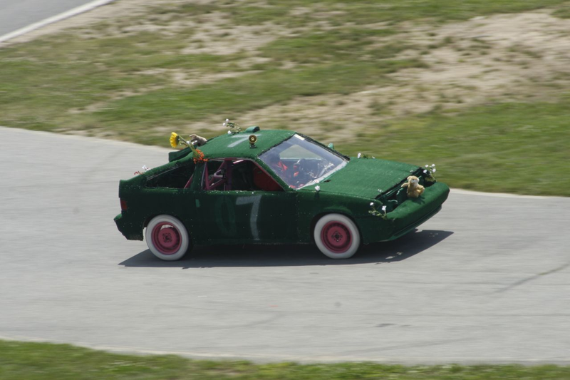 Illustration for article titled The 24 Hours Of LeMons New England 2009 Über Gallery, Part 4